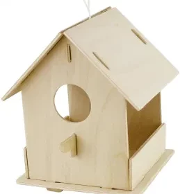 Vogelhaus mit Gravur aus massivem Holz für individuelle Gartengestaltung mit persönlicher Note