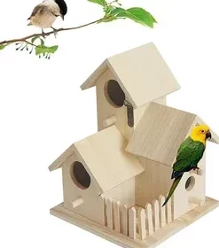 Rustikales Vogelhaus mit Wunschgravur als besonderes Geschenk für Naturfreunde