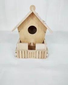 Personalisierbares Nistkasten-Vogelhaus mit Gravur als Symbol für Naturverbundenheit