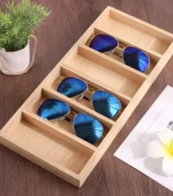 Holztablett mit Blütenmotiv graviert