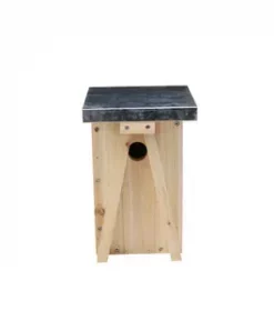 Massives Vogelhaus mit präziser Gravur gefertigt für Vogelliebhaber und Gartenfreunde