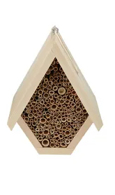 Stilvolles Vogelhaus mit persönlicher Gravur für ein natürliches Ambiente rund ums Haus