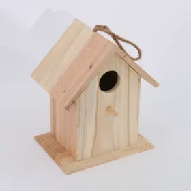 Hochwertiges Vogelhaus mit Gravur aus FSC-zertifiziertem Holz umweltfreundlich und langlebig