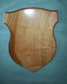 Willkommensschild aus Holz mit Gravur