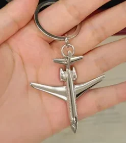 Flugzeug-Schlüsselanhänger aus Metall mit detailreichem 3D-Design