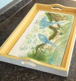 Tablett mit Familiennamen aus Holz