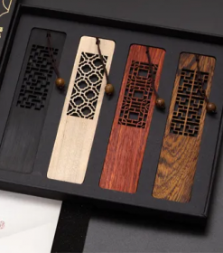 Kreatives Lesezeichen mit Lasergravur und filigranem Design