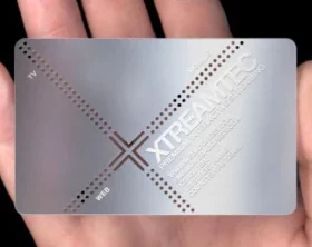 Firmenkarte mit Gravur auf gebürstetem Metall