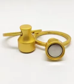 Schlüsselanhänger mit Magnet und Ring