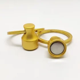 Schlüsselanhänger mit Magnet und Ring