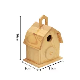 Rustikales Scheunenstil-Vogelhaus mit Gravur für ländliche oder historische Gebäude