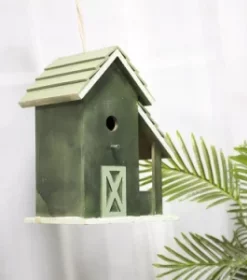 Individuelles Familien-Vogelhaus mit eingravierten Vornamen aller Familienmitglieder