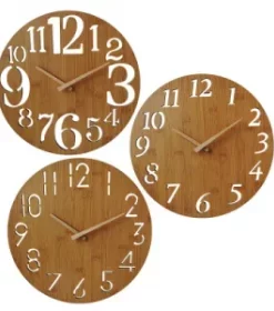 Zeitlose Wanduhr mit Gravur zur Hochzeit oder zum Jubiläum