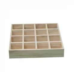 Kunstvoll graviertes Holztablett