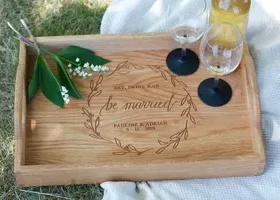 Brotzeitbrett mit Servierfunktion und Gravur