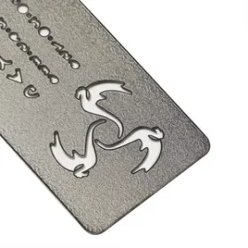 Metallkarte mit edler Satinstruktur