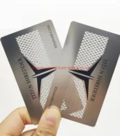 Glamouröse Metallkarte mit Gravurrahmen