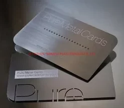 Geschäftskarte mit Branding auf Metallplatte