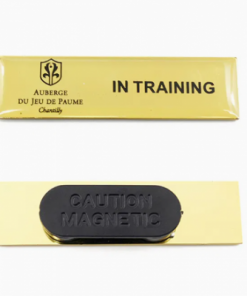 Kreatives Namensschild mit Gravur und Farbwahl für Events Hochzeiten oder Firmeneinsätze