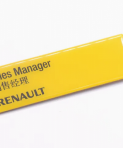 Namensschild aus Schichtholz mit markanter Gravur das Professionalität und Stil vereint