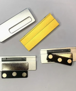 Namensschild mit Gravur aus hochwertigem Holz das für natürliche Ästhetik und klare Identifikation sorgt