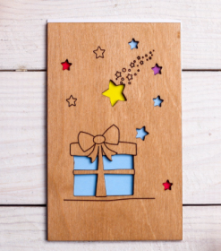 Einzigartige Holzpostkarte mit Gravur für kreative Grüße die lange in Erinnerung bleiben