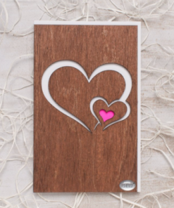 Individuell gestaltbare Holzpostkarte mit Firmenlogo als nachhaltige Geschäftspost