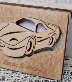 Personalisierte Holzkarte mit Gravur zum Aufstellen Einrahmen oder Verschicken