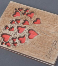 Postkarte mit Gravur aus FSC-zertifiziertem Holz für umweltbewusste Grüße