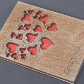 Postkarte mit Gravur aus FSC-zertifiziertem Holz für umweltbewusste Grüße