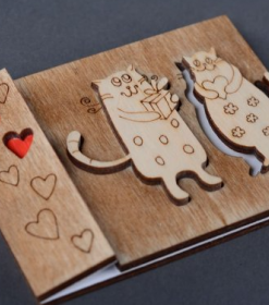 Postkarte aus Holz mit humorvoller Gravur für Geburtstage Jubiläen oder Ruhestand