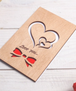 Holzpostkarte mit Namen und Datum graviert für Hochzeiten oder Taufen