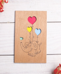 Kompakte Holzgrußkarte mit Wunschtext perfekt für spontane Überraschungen