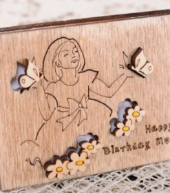 Personalisierte Holzkarte mit Gravur für Firmenpräsente und Werbegeschenke