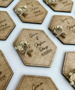 Inspirierende Holzpostkarte mit gravierten Lebensweisheiten und Sprüchen