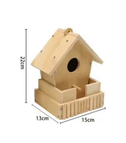 Kreatives Vogelhaus mit Motivgravur aus wetterbeständigem Holz für dauerhafte Freude