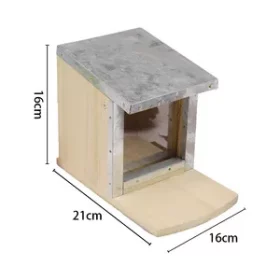 Holzvogelhaus mit Spruchgravur als liebevolle Dekoidee für Haustür oder Fensterbank