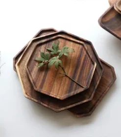 Holztablett mit Monogramm graviert