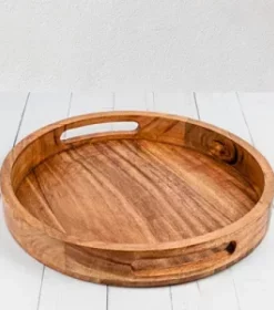 Tablett mit Familiennamen aus Holz