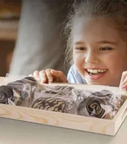 Tablett mit Ornamenten und Gravur