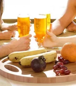 Multifunktionstablett aus Holz graviert