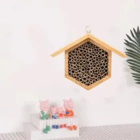 Dekoratives Vogelhäuschen mit fein gravierter Plakette für liebevolle Geschenke