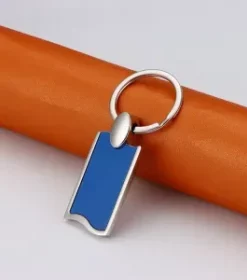 Unbearbeiteter Metallanhänger rund