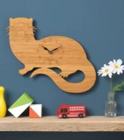 Kreative Wanduhren mit Namen, Zitat oder Firmenlogo graviert