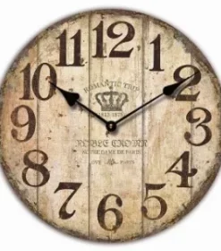 Funktionale Wanddeko: Uhr mit individueller Gravur und Funkmodul