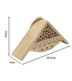 Natürliches Vogelhaus mit Wunschgravur für individuelle Dekoration und Vogelschutz