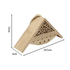 Natürliches Vogelhaus mit Wunschgravur für individuelle Dekoration und Vogelschutz