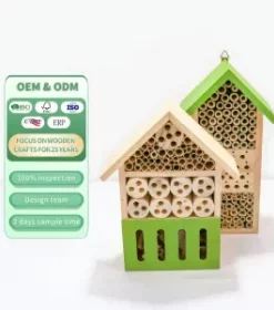 Romantisches Design-Vogelhaus mit Herzen und Namen graviert als Hochzeitsgeschenk