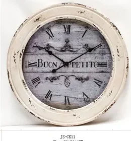 Minimalistische Designeruhr mit fein eingravierten Details