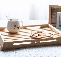 Rundes Tablett aus Holz graviert